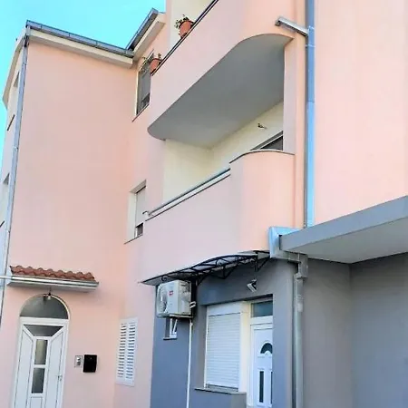 Apartment Neva With Free Private Parking Space