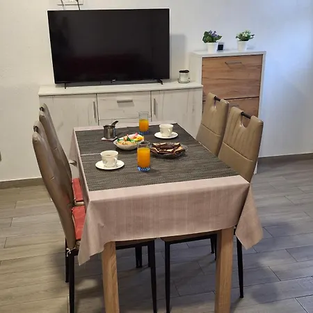 Neva With Free Private Parking Space Apartment *