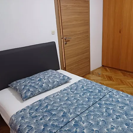 Neva With Free Private Parking Space Apartman Split