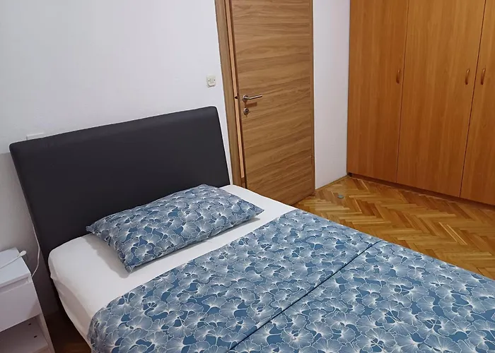 Neva With Free Private Parking Space Apartment Split