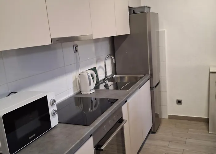 Neva With Free Private Parking Space * Split